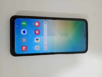 Celular Marca Samsung Modelo A06 Memoria Ram 4 Gb Almacenamiento Interno 128 Gb Acc Con Funda Negro