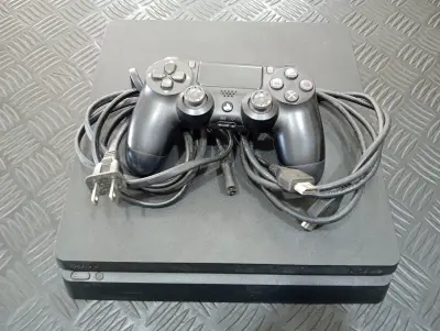 Juego Electronico Ps4 Marca Sony Modelo Cuh-2215b Disco Duro : 1.000 Gb Con Control Sin Caja Usado En Buen Estado Acc: ControlCable PowerHdmi Comentario: Sin Cable De Cargador