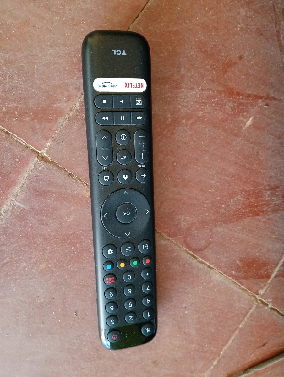 Foto 2 de Televisor Led Smart De 43 '' Marca Tcl Modelo 43s4500a Con Control Usado En Buen Estado Acc Patitas