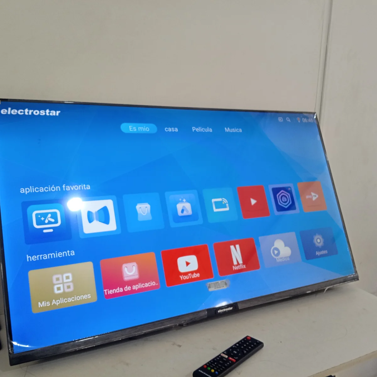 Foto 2 de Televisor Led Smart De 43 '' Marca Electrostar Modelo Es-Tl4203 Con Control Usado En Buen Estado Acc No Tiene