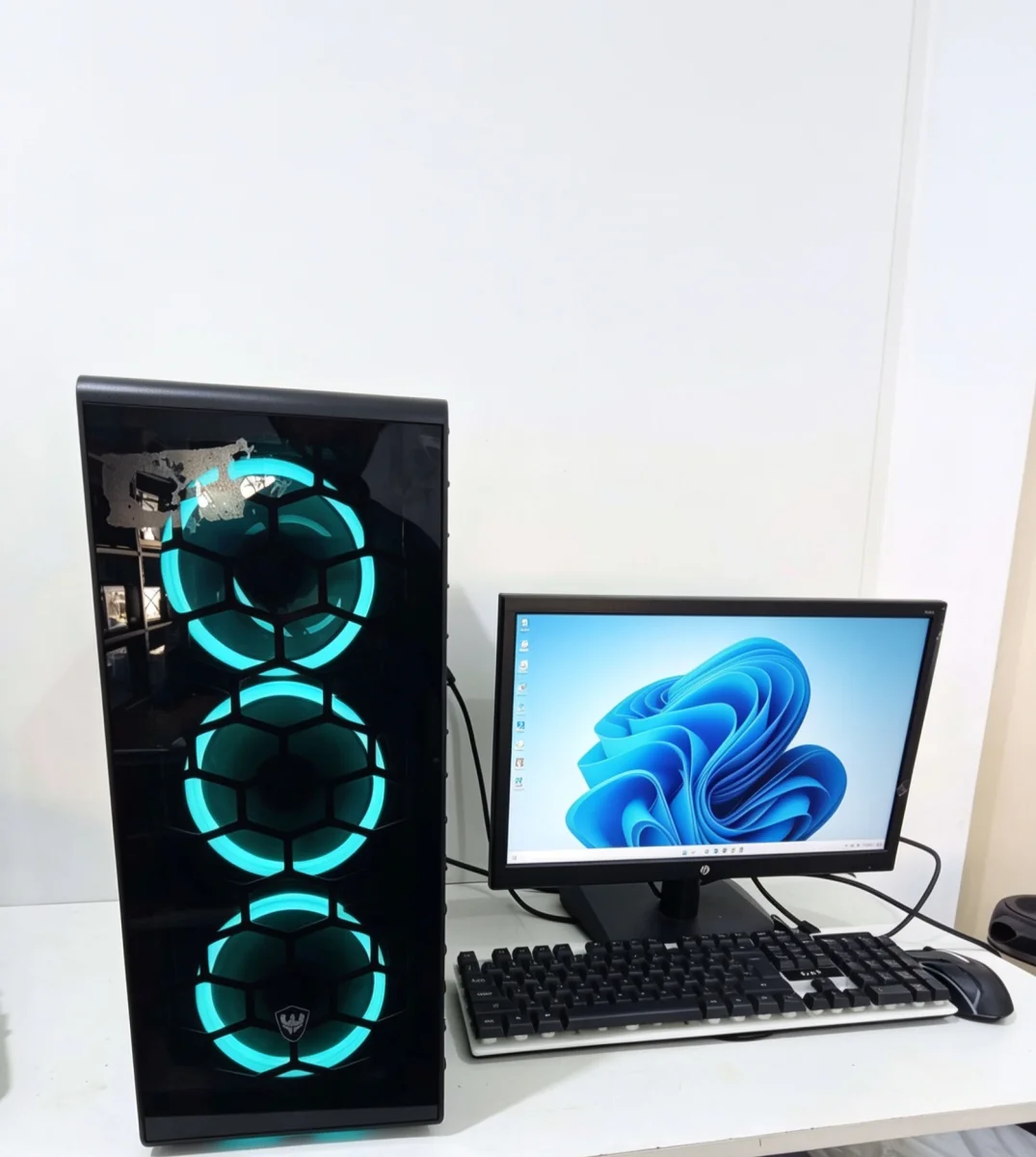 Foto 2 de Computadoras De Escritorio Marca Sate Modelo No Tiene Usado En Buen Estado Procesador Core I5 Memoria Ram 4 Gb Disco Duro 150 Gb Acc Monitor Lcd Aoc De 16" Cablerio Mouse Columbia Teclado Kolke