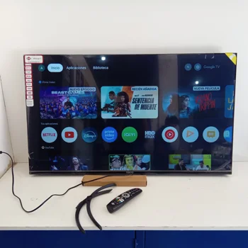 Televisor Led Smart De 43 '' Marca Tokyo Modelo Tvtokff43gtv Con Control Usado En Buen Estado Acc Par De PartitasY Con Sus Tornillos