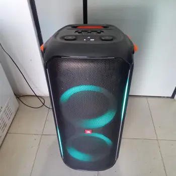 Caja De Sonido Amplificada Marca Jbl Modelo Partybox710 Sin Control Usado En Buen Estado Acc Cable Corriente Con Rueditas