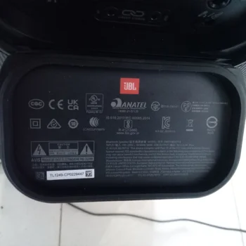 Foto 3 de Caja De Sonido Amplificada Marca Jbl Modelo Partybox710 Sin Control Usado En Buen Estado Acc Cable Corriente Con Rueditas