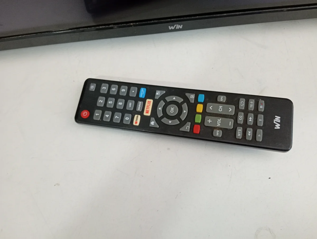 Foto 2 de Televisor Led Smart De 32 '' Marca Win Modelo 32fs Con Control Usado En Buen Estado Acc Con Control