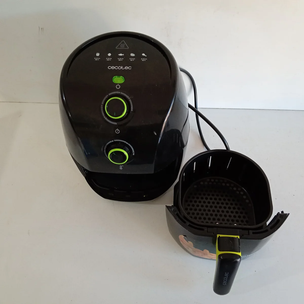 Foto 2 de Fritadora Marca Cecotec Modelo Cecofry Usado En Buen Estado Acc Caja