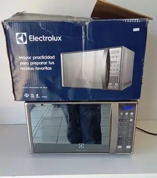 Microondas Marca Elextrolux Modelo Emdo20s5gsrg Usado En Buen Estado Acc De 20lstC/ Plato