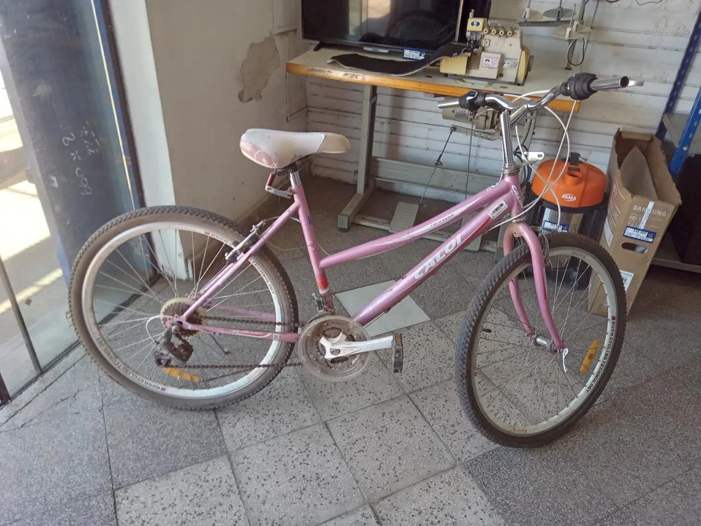 Foto 2 de Bicicleta Marca Caloi Aro 26 Modelo California Usado En Buen Estado Acc Freno Delantero Y Trasero