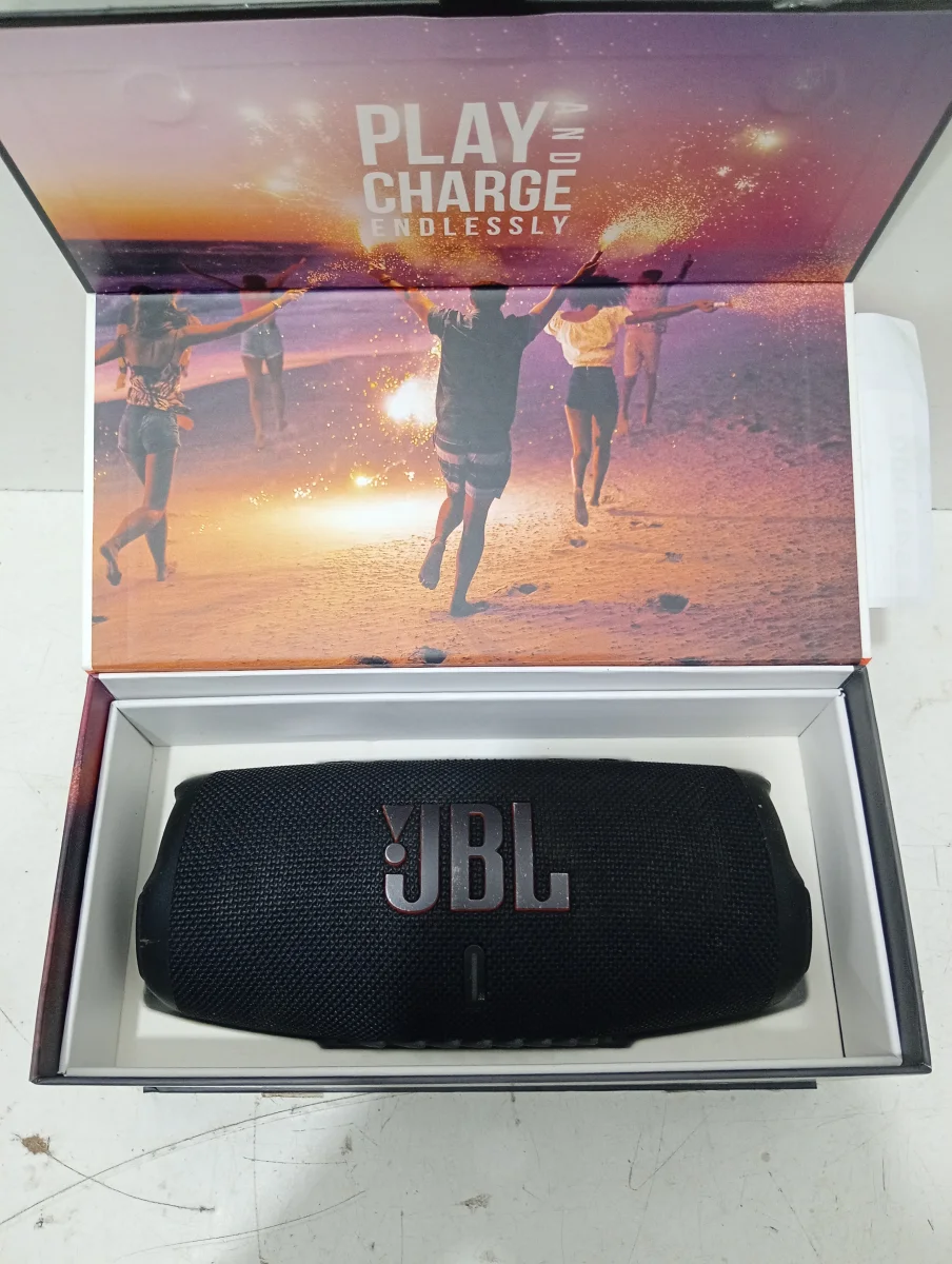 Foto 3 de Speaker Potencia Watts No Tiene Marca Jbl Sin Control Modelo Charge 5 Usado En Buen Estado Con Caja Acc Cable Usb Cargador