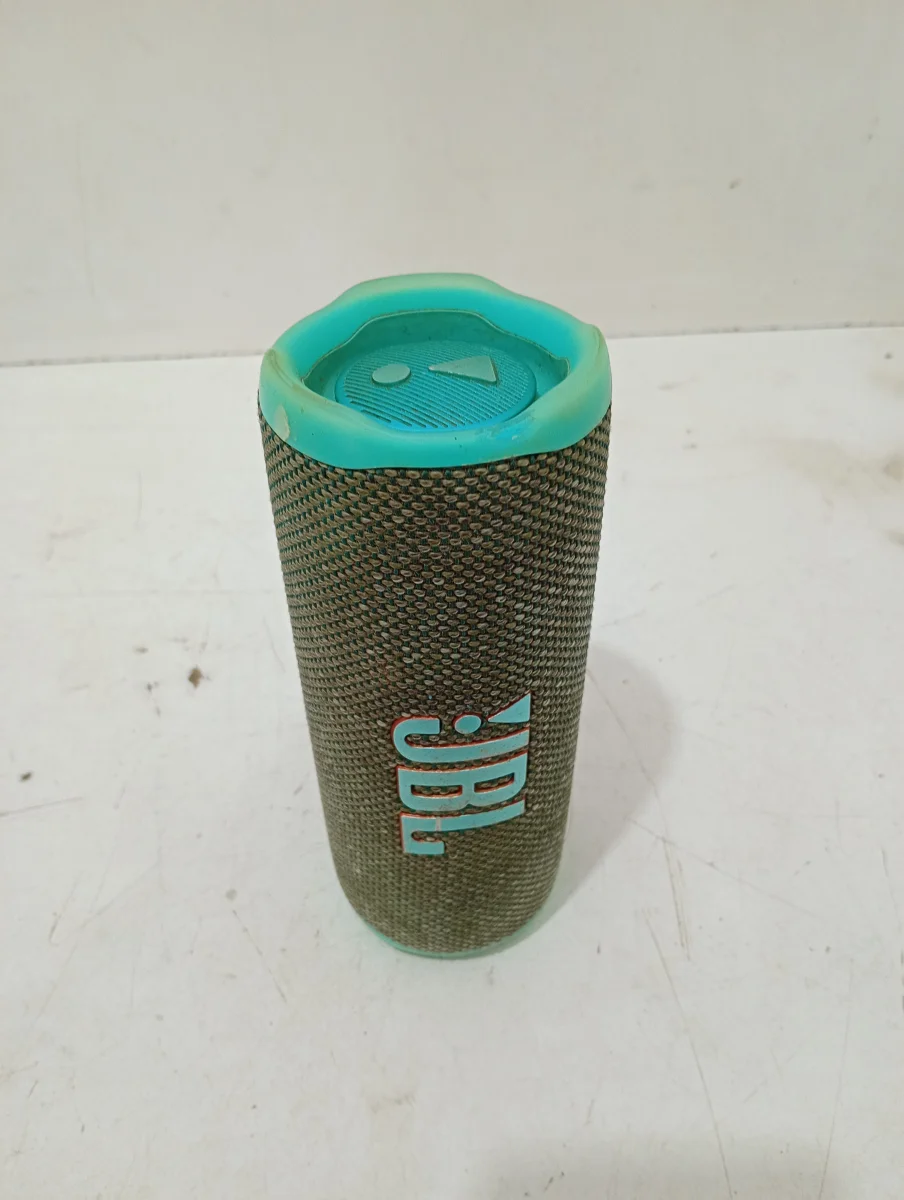 Foto 3 de Speaker Potencia Watts No Tiene Marca Jbl Sin Control Modelo Flip6 Usado En Buen Estado Sin Caja Acc No Tiene