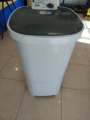 Lavarropas Cap: 4 Kg. Marca Mueller Modelo Superpop 4 Bco Usado En Buen Estado Acc: Con Manguera De Carga Y Descarga Comentario: Semiautomatico De 4 Kg Seminuevo La Fuerza Del Motor Fue Probado Manualmente Ya Que Por El Momento El Local No Cuenta Con Agua