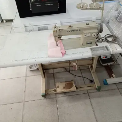 Maquina De Coser Industrial Tipo Recta Marca Typical. Modelo Gc6-18m Usado En Buen Estado Acc Mesada Con Porta Hilos