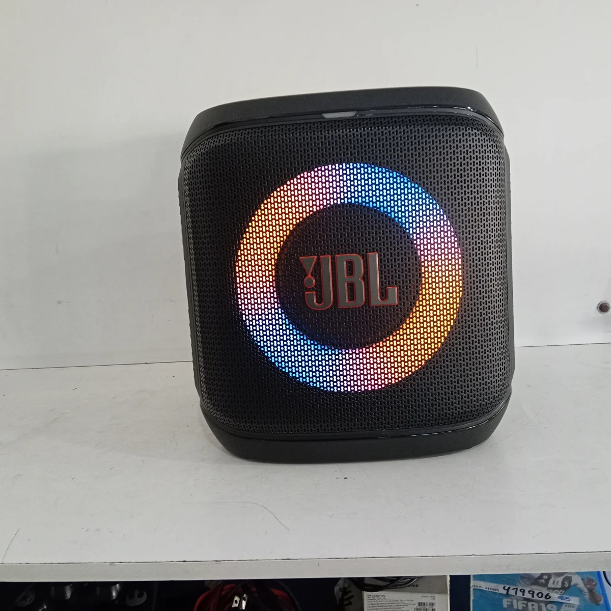 Foto 3 de Speaker Potencia Watts 20 Marca Jbl Sin Control Modelo Partybox Encore Essential2 Usado En Buen Estado Con Caja Acc Cable Power