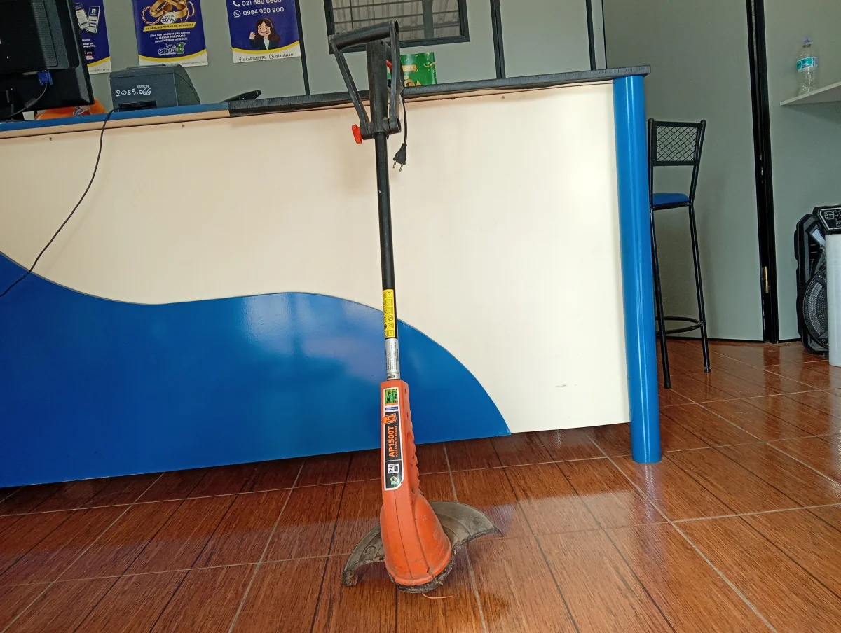 Bordeadora De Cesped Marca Tramotina Modelo Usado Con Desgaste Acc Con Piolín De Corte