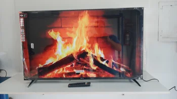 Foto 2 de Televisor Led Smart De 43 '' Marca Tokyo Modelo Tvtokff43wb Con Control Usado En Buen Estado Acc Par De Patitas