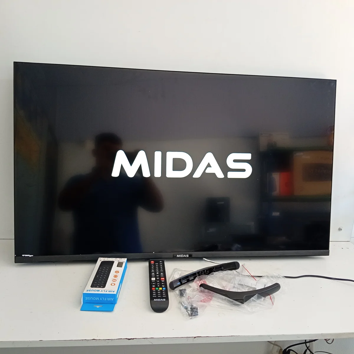 Televisor Led Smart De 43 '' Marca Midas Modelo Md-Smtv434 Con Control Usado En Buen Estado Acc Con Dos ControlesPatita