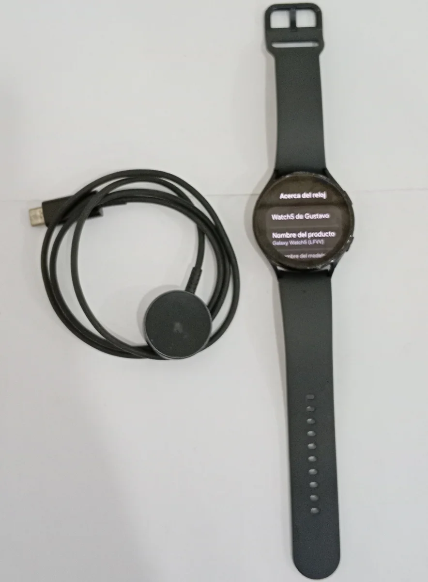 Foto 3 de Reloj Para Caballero Marca Samsung Modelo Watch 5 Usado En Buen Estado Acc Cargador