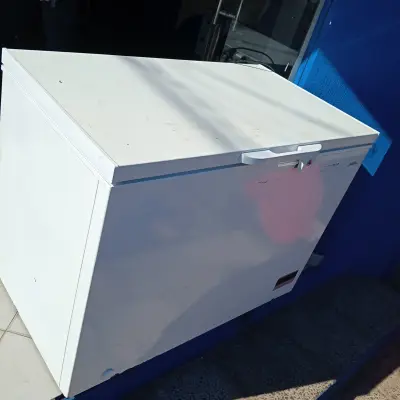 Congeladora / Frezzer Marca Midea- Litros : 300 Modelo Hs384 Usado-En-Buen-Estado Acc: Con 3 Canasta Comentario: Con Luz Led