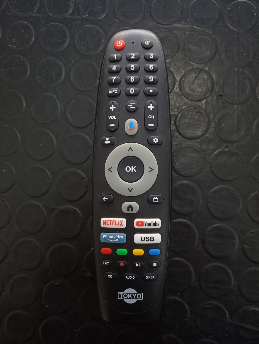 Foto 3 de Televisor Led Smart De 43 '' Marca Tokyo Modelo Tvtokff43gtv Con Control Usado En Buen Estado Acc Con Patitas Y Tornillos