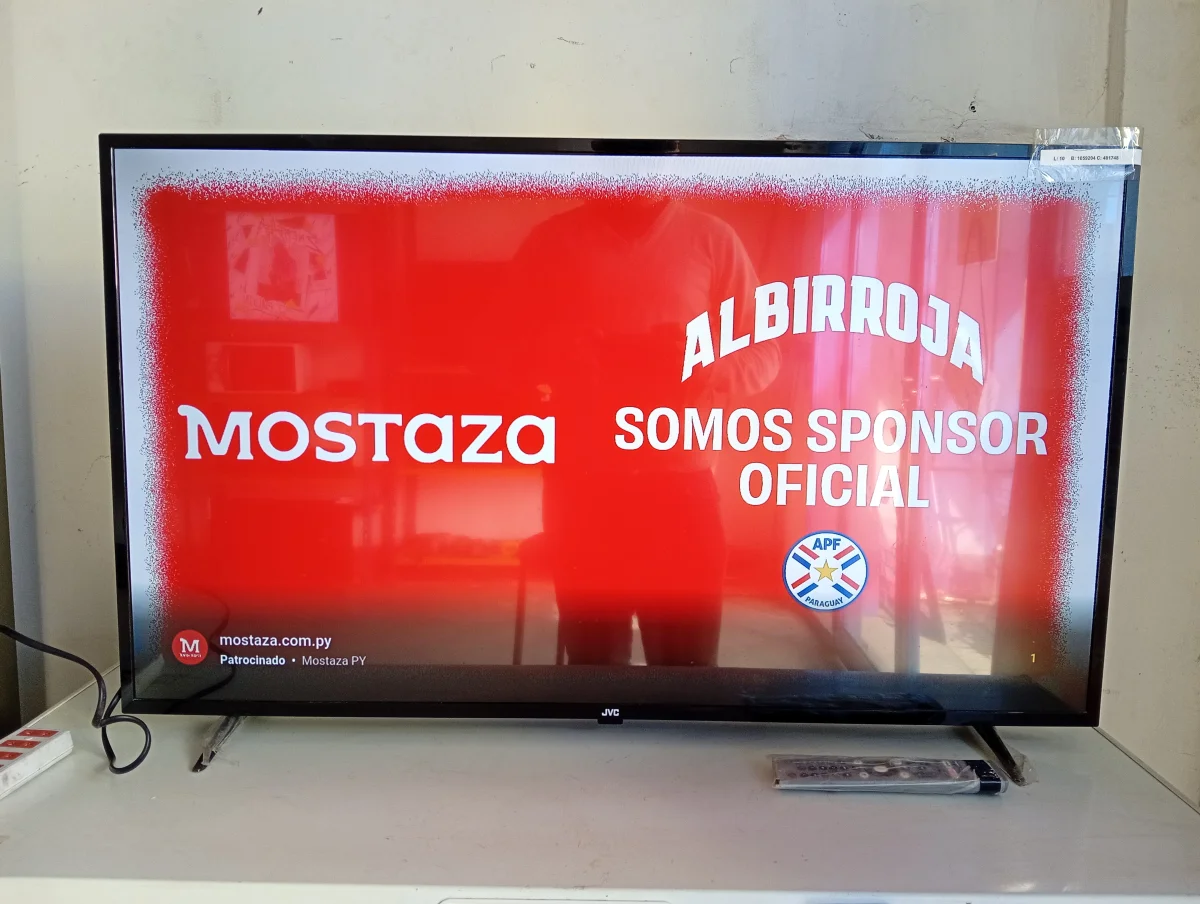 Foto 2 de Televisor Led Smart De 43 '' Marca Jvc Modelo Lt-43kb338 Con Control Usado En Buen Estado Acc Patitas