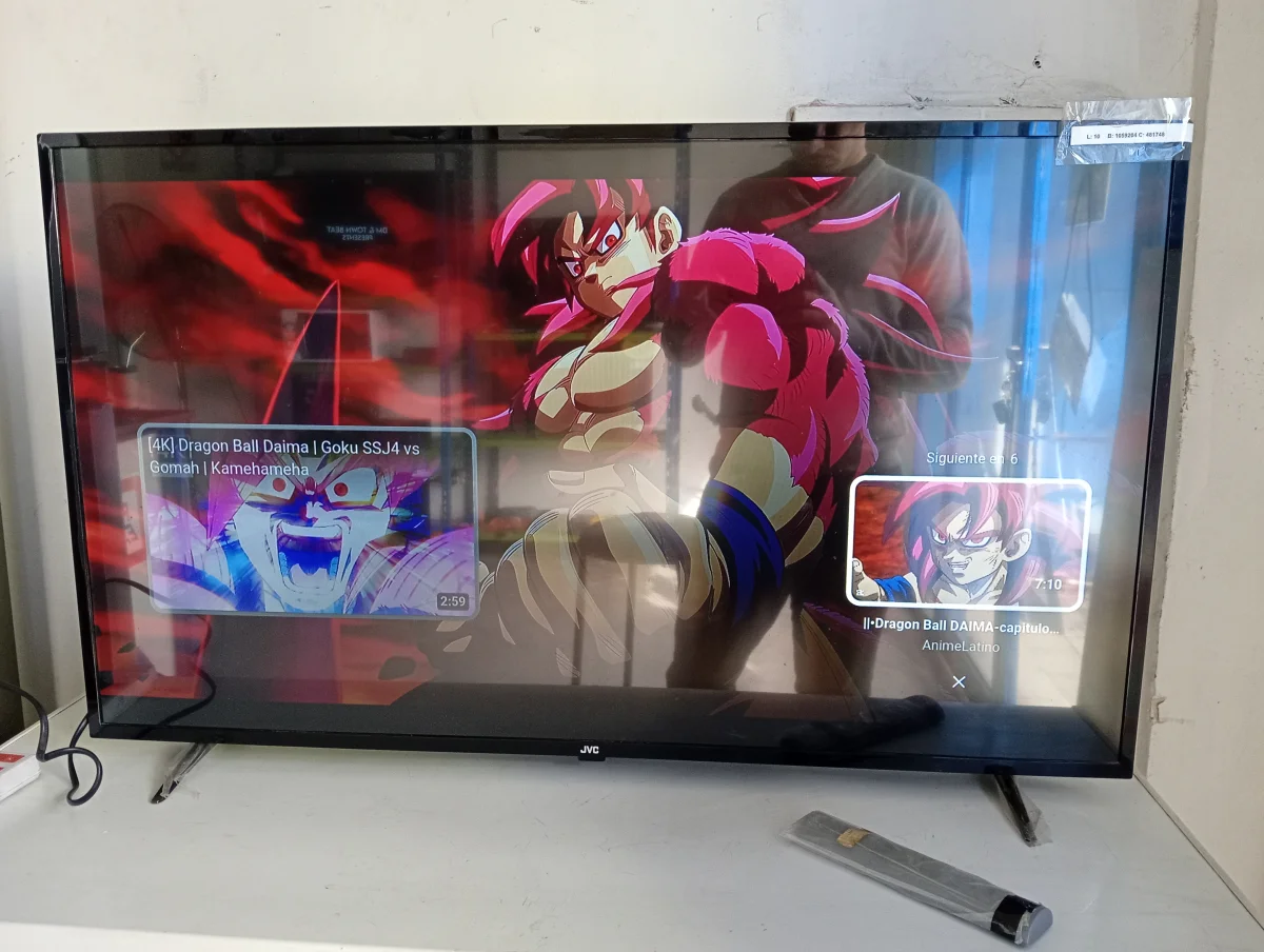 Foto 3 de Televisor Led Smart De 43 '' Marca Jvc Modelo Lt-43kb338 Con Control Usado En Buen Estado Acc Patitas