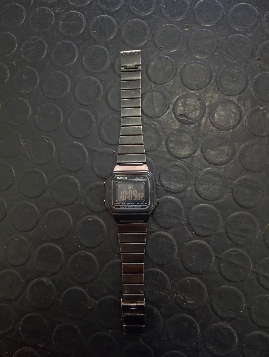 Reloj Para Caballero Marca Casio Modelo B650wd Usado Con Desgaste Acc No Tiene