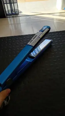 Planchita Para Cabello Marca Titanio Modelo No Tiene Usado En Buen Estado Acc: No Tiene Comentario: Chino