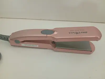Planchita Para Cabello Marca Britania Modelo Kit Trevel Usado En Buen Estado Acc No Tiene