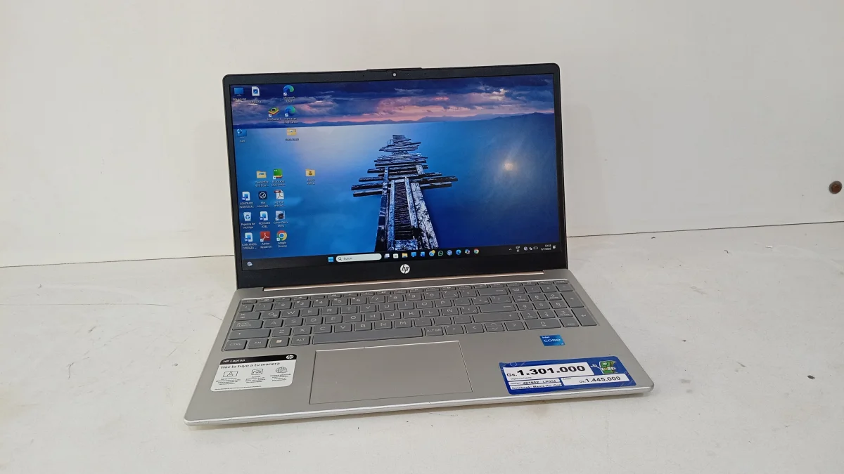 Foto 2 de Notebook Marca Hp Modelo 15-Fd0002la Procesador Core I3 Memoria Ram 8 Gb Disco Duro 250 Gb Generacion 11 Acc CargadorUsbHdmiTeclado Numerico