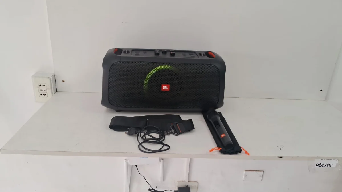 Parlante Portatil Marca Jbl Modelo Modelo Partybox On The Go Usado En Buen Estado Con No Tiene Acc Con MicrofonoLucesCable Power