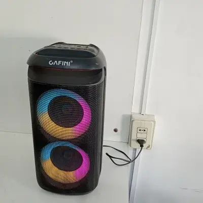 Caja De Sonido Amplificada Marca Cafini Modelo Cn-S6760ac Sin Control Usado En Buen Estado Acc Con Cable PowerLuces Led Radio Blutooth