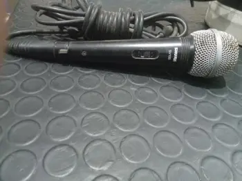 Microfono Marca Shure Alhambrico Modelo Sv100 Usado En Buen Estado Acc No Tiene