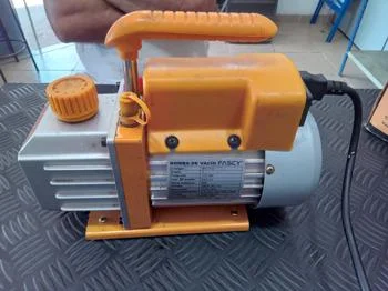 Foto 2 de Bomba De Vacio Marca Facsy Modelo Bv113 Usado En Buen Estado Acc Cable PowerManijaEn Caja Semi Estropeada