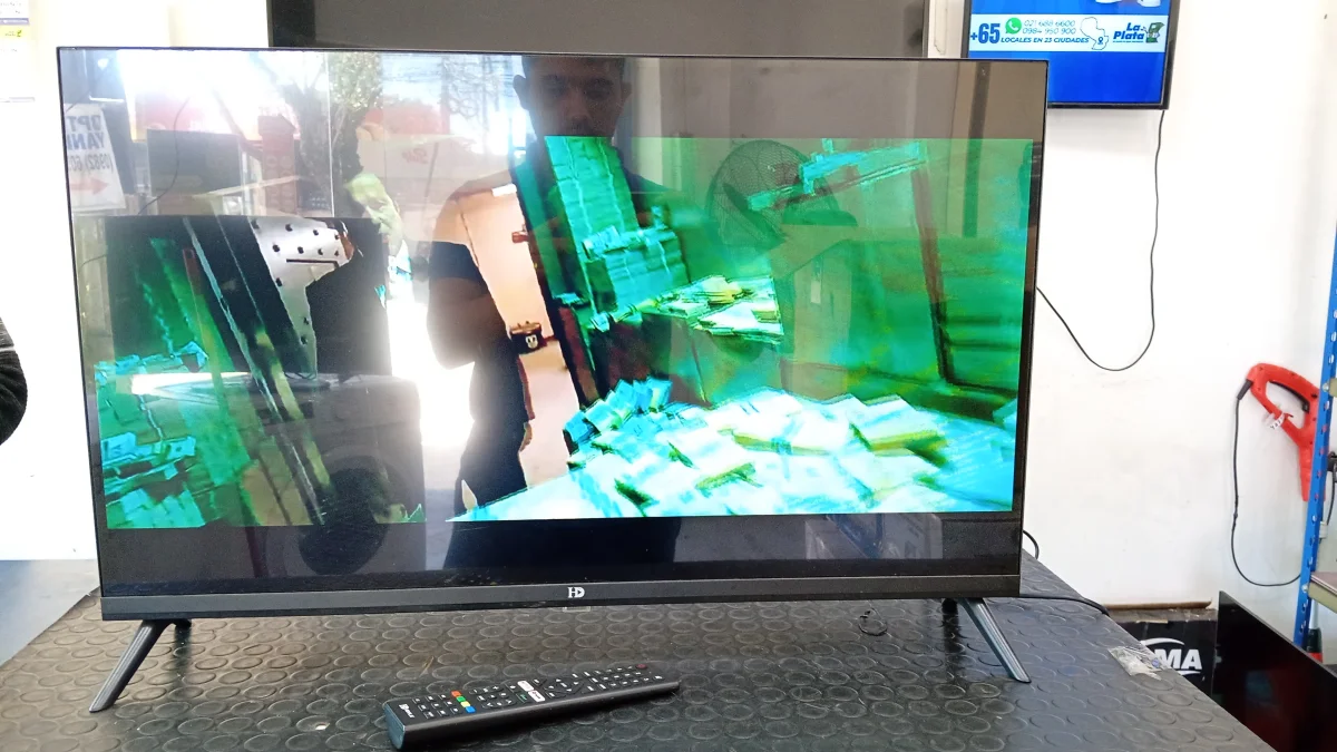 Foto 2 de Televisor Led Smart De 32 '' Marca Hd. Modelo Hdtv0232 Con Control Usado En Buen Estado Acc C/Patitas