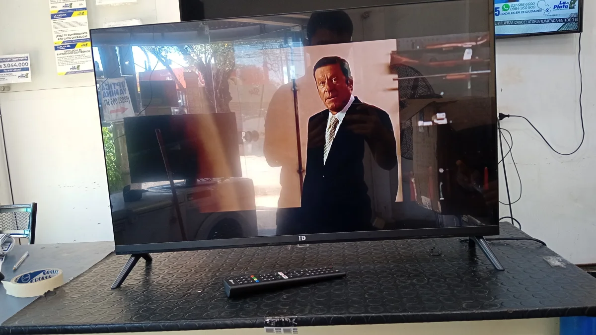 Foto 3 de Televisor Led Smart De 32 '' Marca Hd. Modelo Hdtv0232 Con Control Usado En Buen Estado Acc C/Patitas