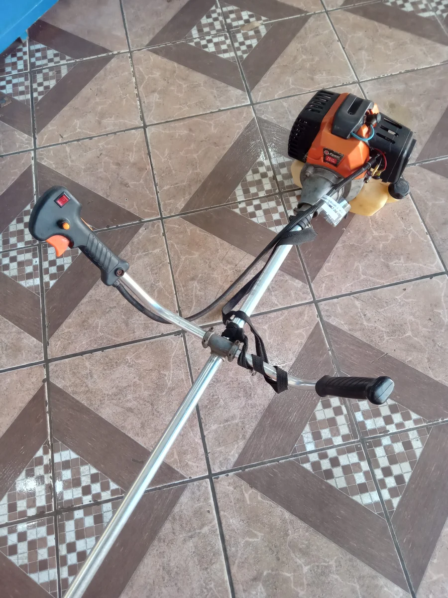 Foto 2 de Desmalezadora Marca Gardex Modelo No Visible Usado En Buen Estado Original No Acc Protector