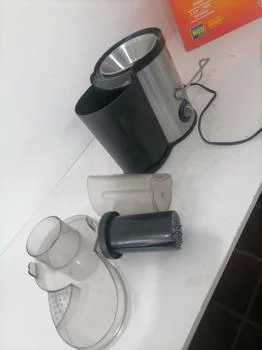 Foto 2 de Exprimidora Marca Tokyo Modelo Edtfmax-N Nro Usado Con Desgaste Acc 1manija De Agarre3accesorios2velocidades