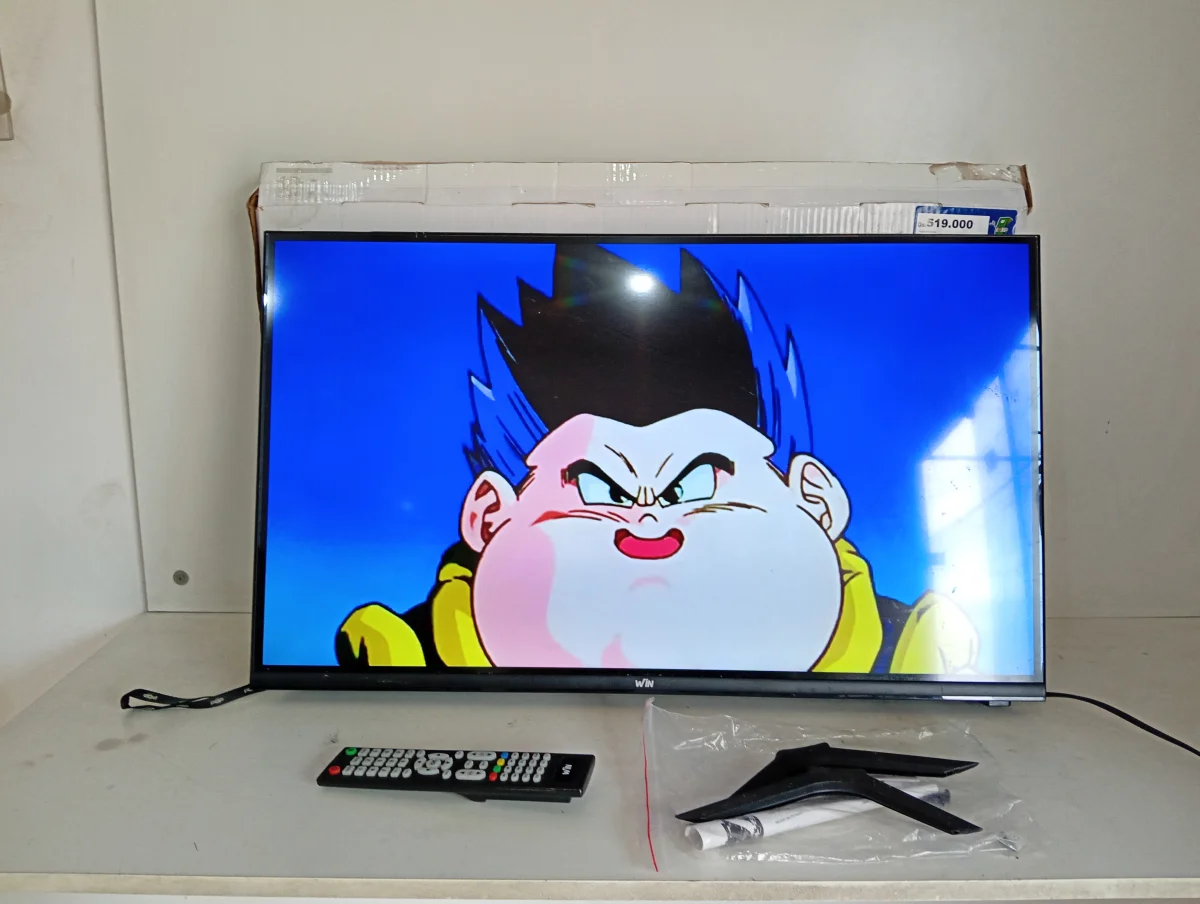 Televisor Led Convencional De 32 '' Marca Win Modelo Win32fn Usado En Buen Estado Con Control Con Caja Acc Par De Patitas De Pedestal