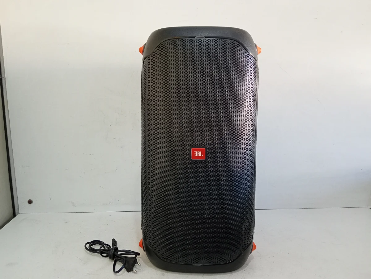 Foto 2 de Speaker Potencia Watts No Tiene Marca Jbl Sin Control Modelo Party Box 110 Usado En Buen Estado Sin Caja Acc Luces BtCable Power
