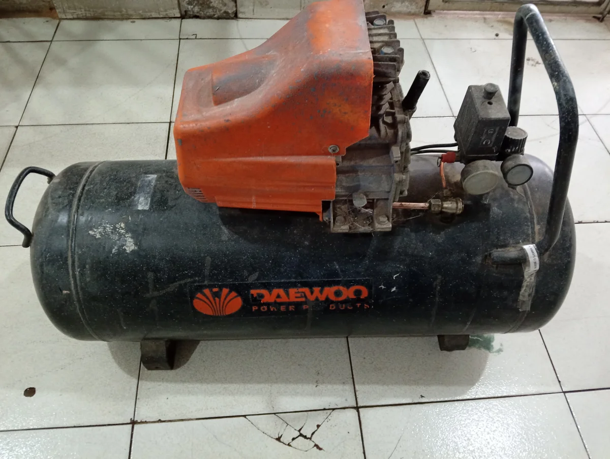 Compresor De Aire Marca Daewoo Modelo No Tiene Potencia Hp 3 Usado En Buen Estado Acc No Tiene