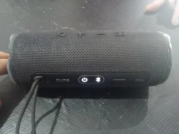 Foto 2 de Parlante Portatil Marca Jbl Modelo Flip 6 Usado En Buen Estado Con S/A Acc S/A