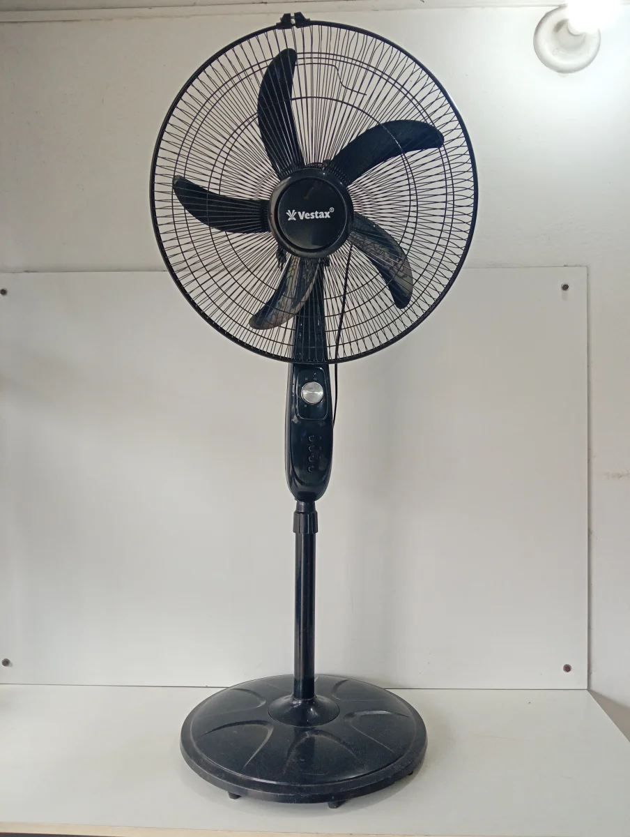 Ventilador 3 Velocidades Marca Vextas Modelo Vt-18s Usado En Buen Estado Acc Con Base