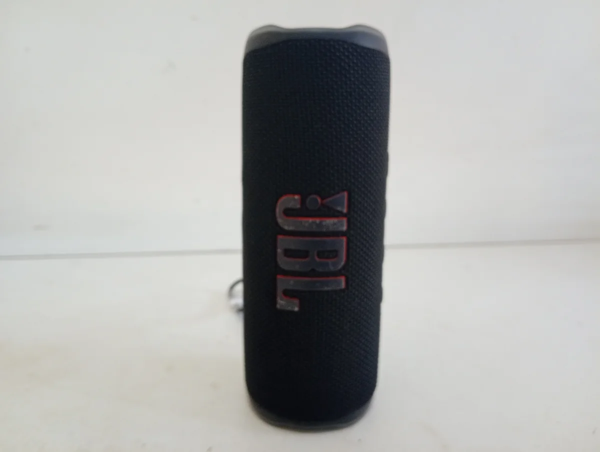 Foto 2 de Speaker Potencia Watts No Tiene Marca Jbl Sin Control Modelo Flip 6 Usado En Buen Estado Sin Caja Acc Bt