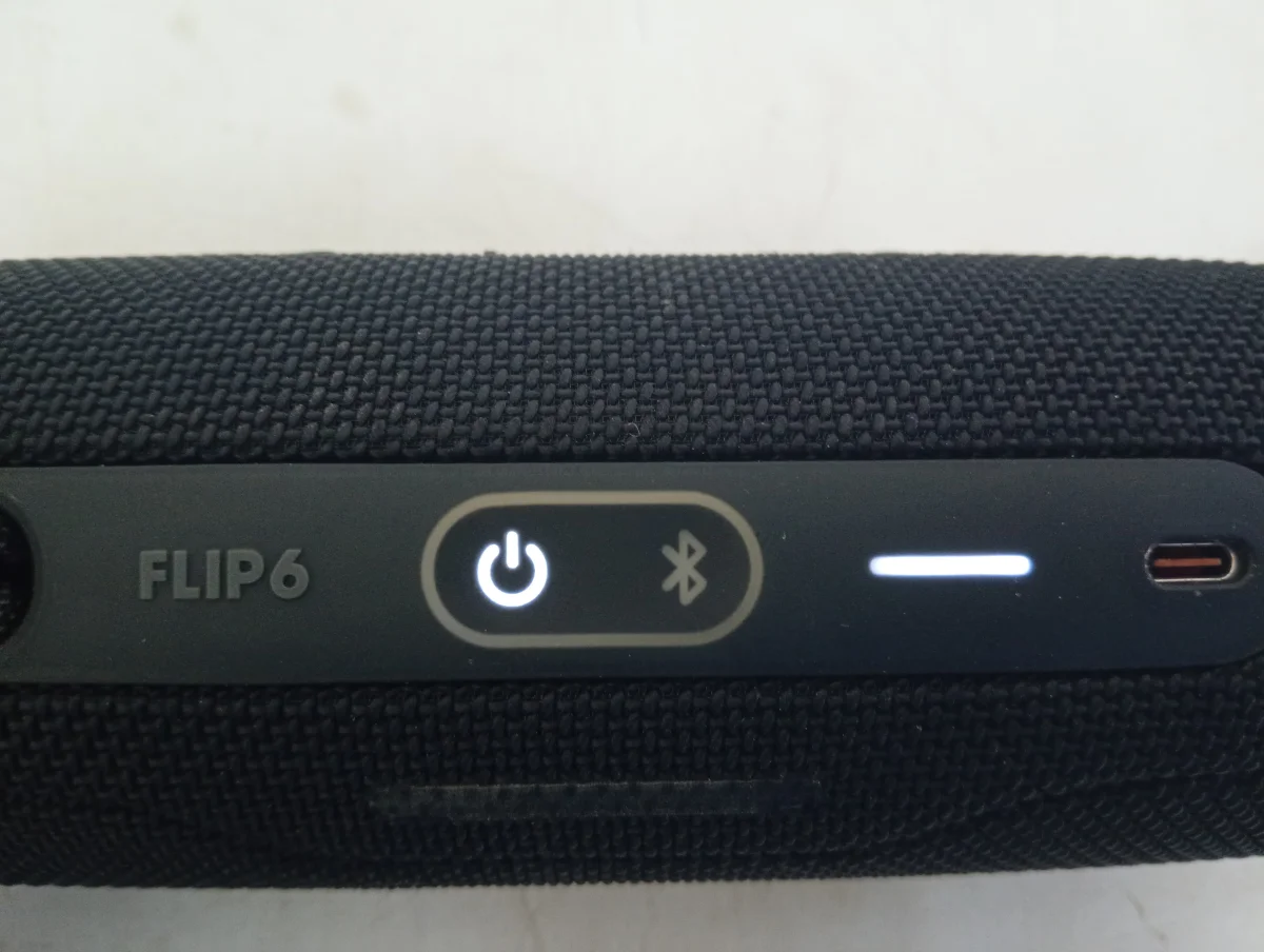 Foto 3 de Speaker Potencia Watts No Tiene Marca Jbl Sin Control Modelo Flip 6 Usado En Buen Estado Sin Caja Acc Bt