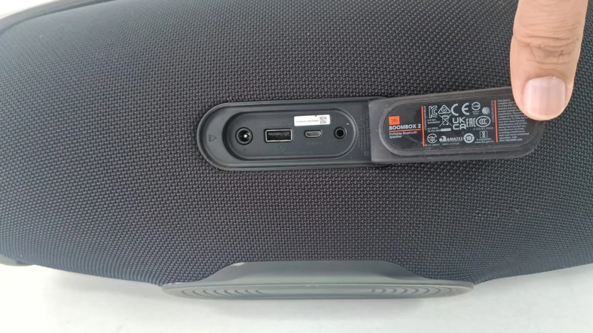 Foto 3 de Parlante Portatil Marca Jbl Modelo Bombox 2 Usado En Buen Estado Con No Tiene Acc Con Cargador