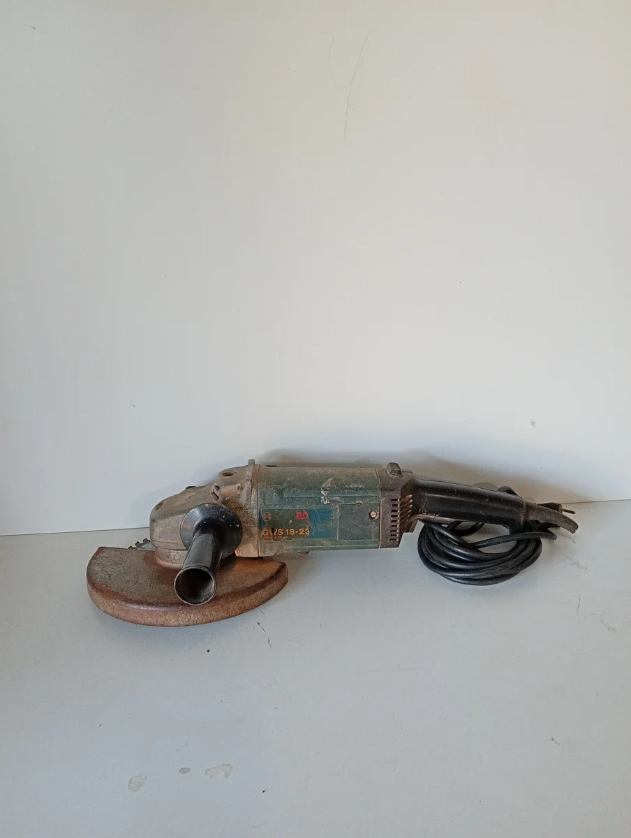 Foto 2 de Pulidora Marca Bosch Modelo Gws 18-23 Tamaño Grande Usado Con Desgaste Acc Disco Protector Manija