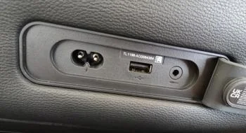 Foto 3 de Caja De Sonido Amplificada Marca Jbl Modelo Partybox On-The-Go Sin Control Usado En Buen Estado Acc Microfono C/ 2 Pilas Y ForroCable PowerCinta ColganteLuces