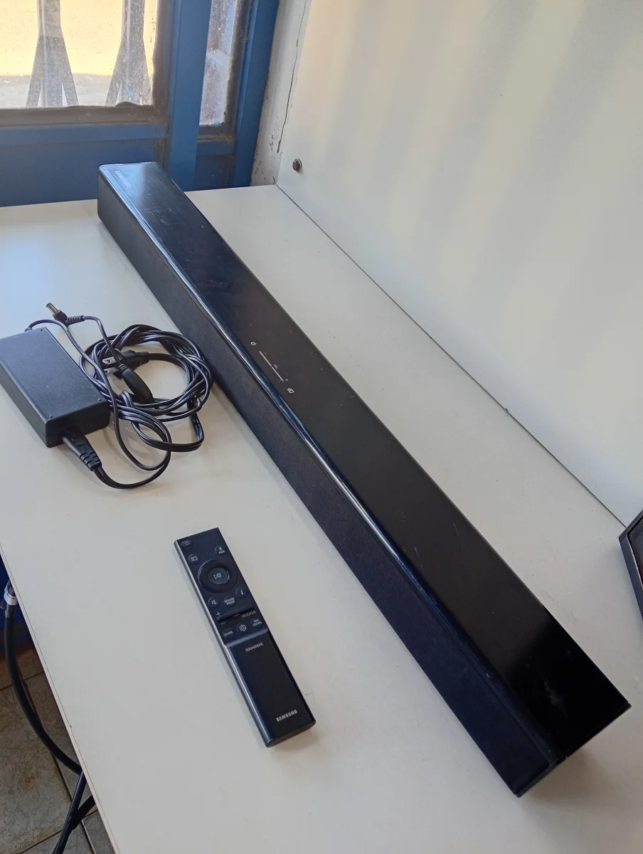 Barra De Sonido Marca Samsung Modelo Hw-J250 Usado En Buen Estado Con Transformardor Acc Control Sin Pila