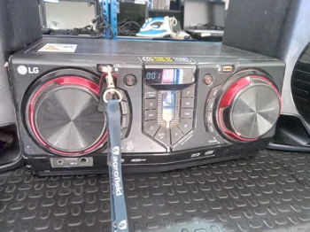 Foto 2 de Equipo De Sonido Marca Lg Con Control Modelo Cj45 Usado En Buen Estado Acc 2 Parlantes 1wofer