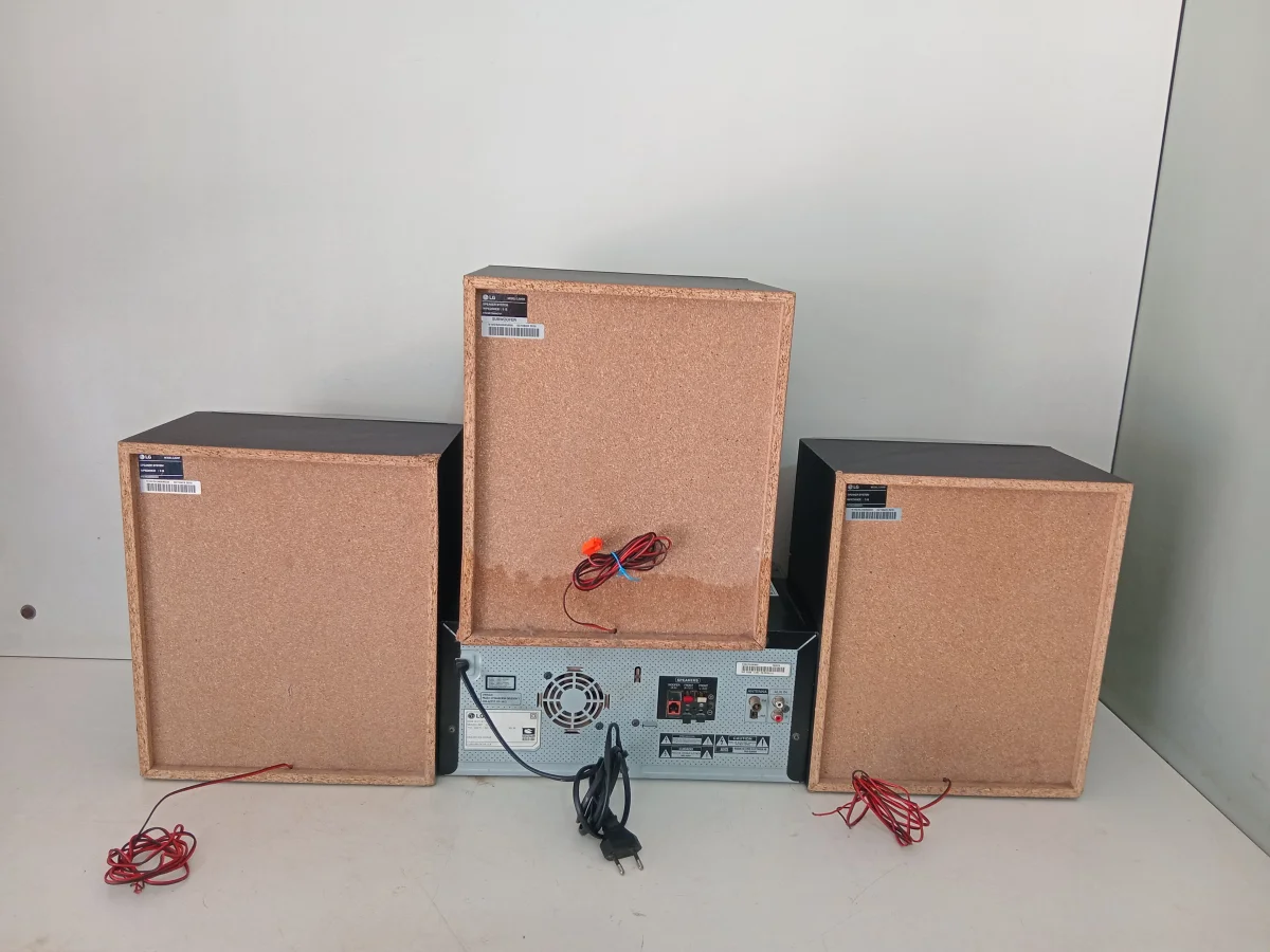 Foto 3 de Equipo De Sonido Marca Lg Con Control Modelo Cj-45 Usado En Buen Estado Acc 3 ParlantesControlBtUsb